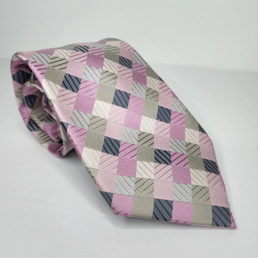 GEOFFREY BEENE Pink Checkered Silk Tie.